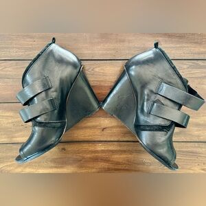 10 Crosby Derek Lam Black Wedge Shoes with Sleek Design Size 6